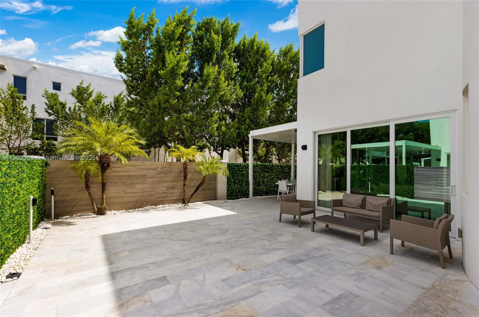 10580 NW 67th Ter