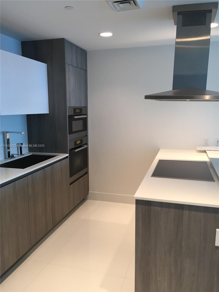 350 Ocean Dr # 704N, Key Biscayne Unit: 704N