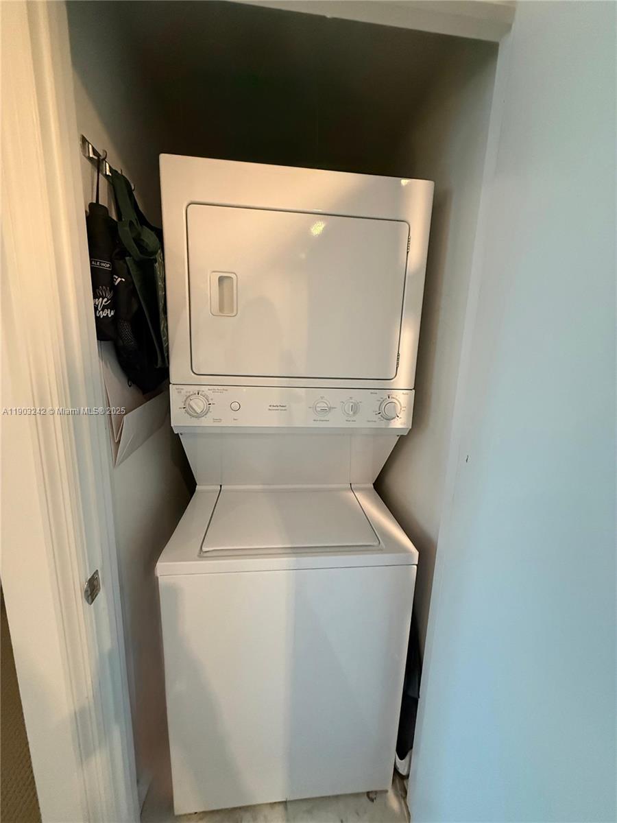 55 SE 6th St # 2808