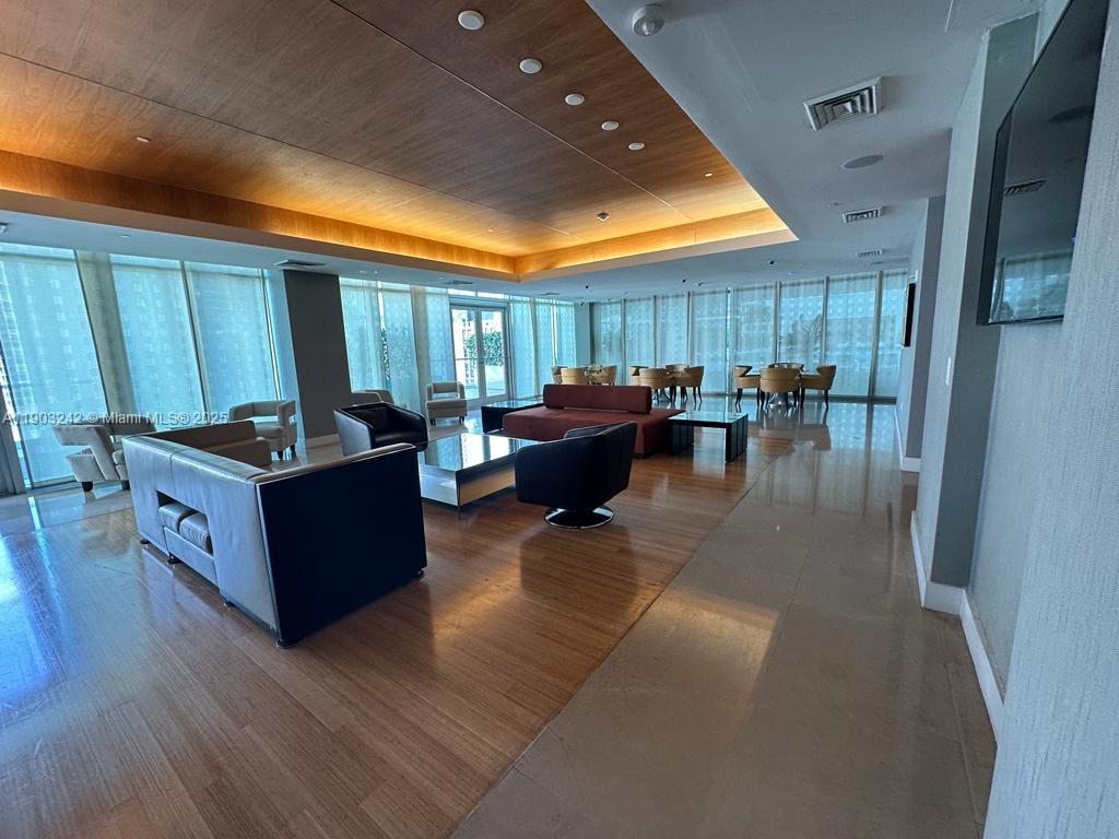 55 SE 6th St # 2808