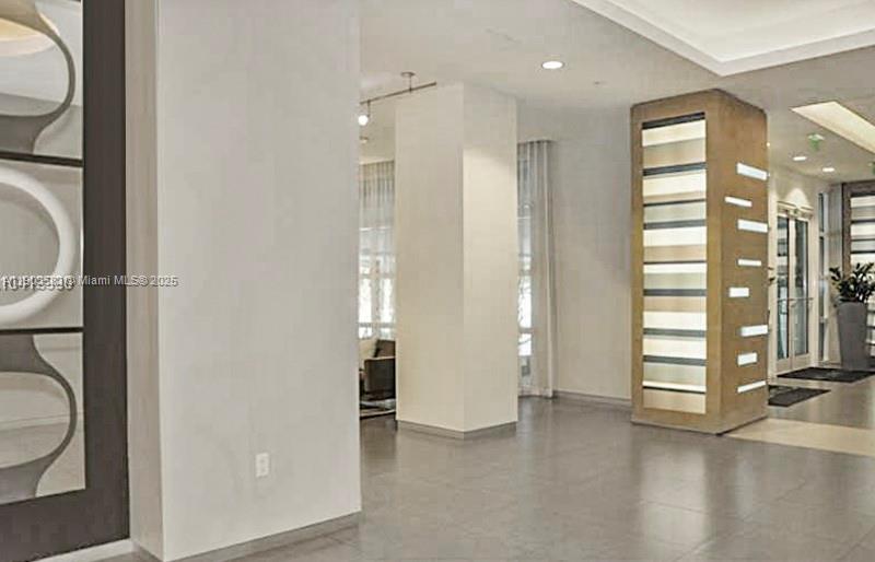 1900 N BAYSHORE DR #212