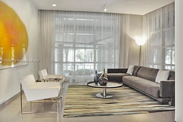 1900 N BAYSHORE DR #212