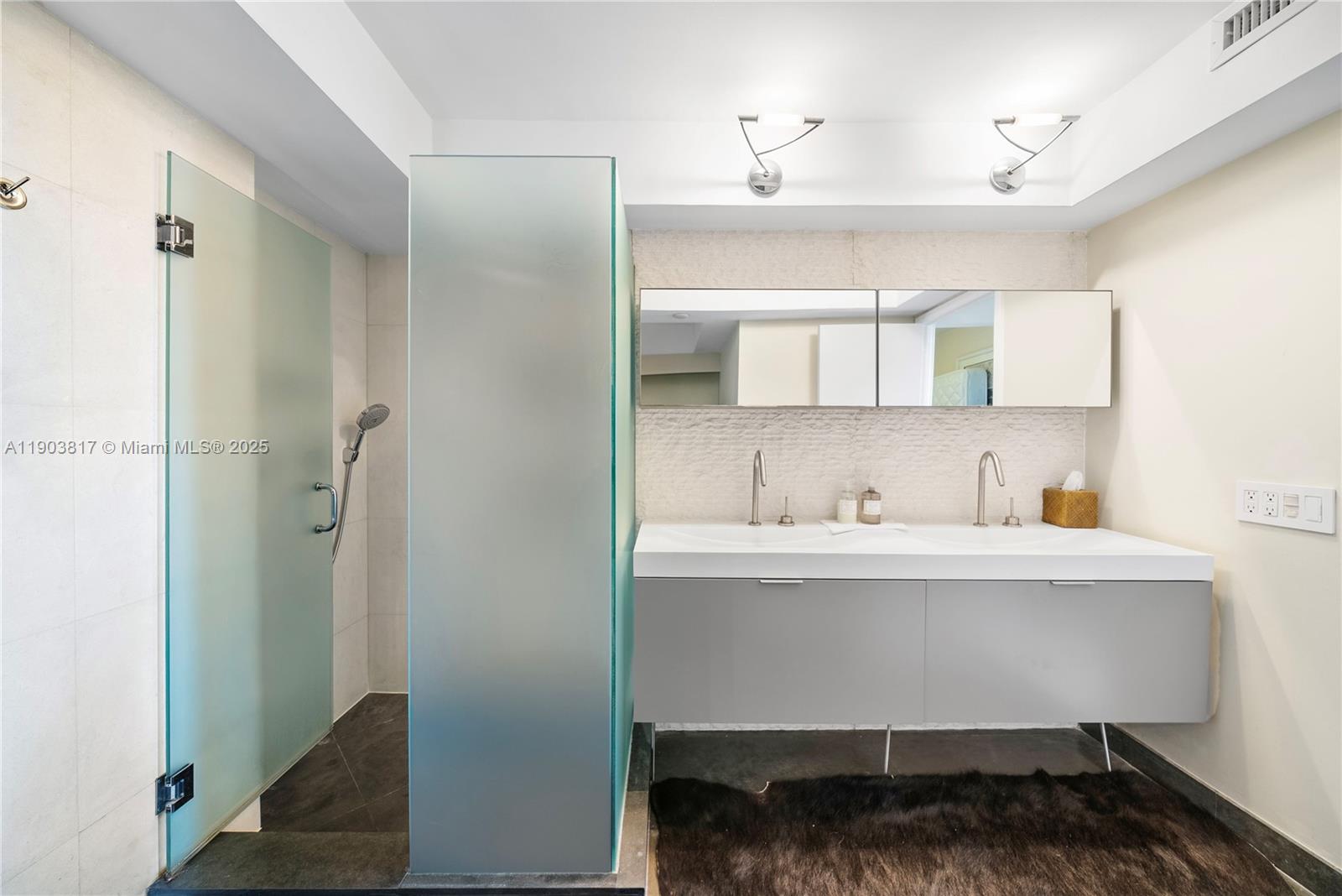 400 S Pointe Dr # 2003