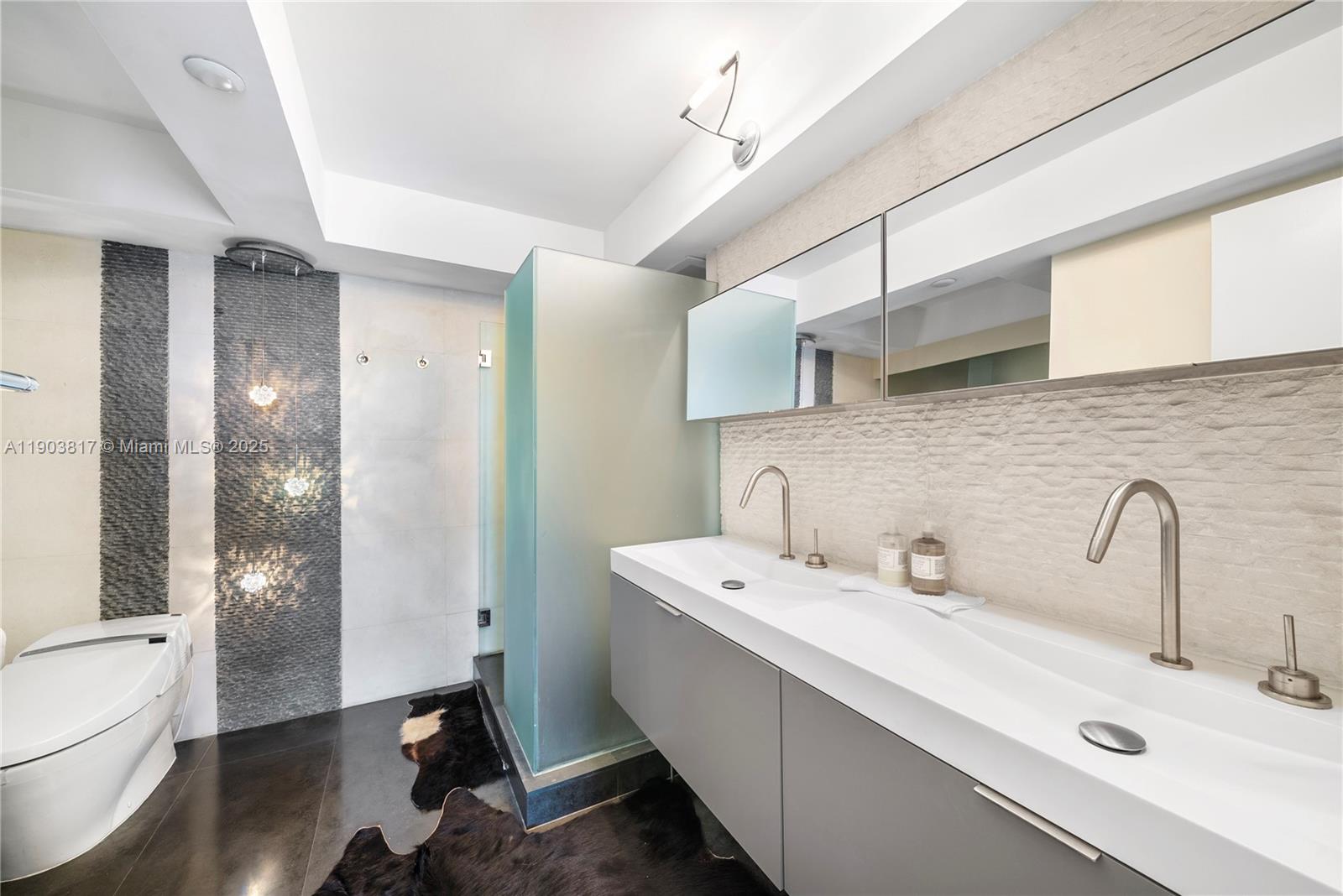 400 S Pointe Dr # 2003