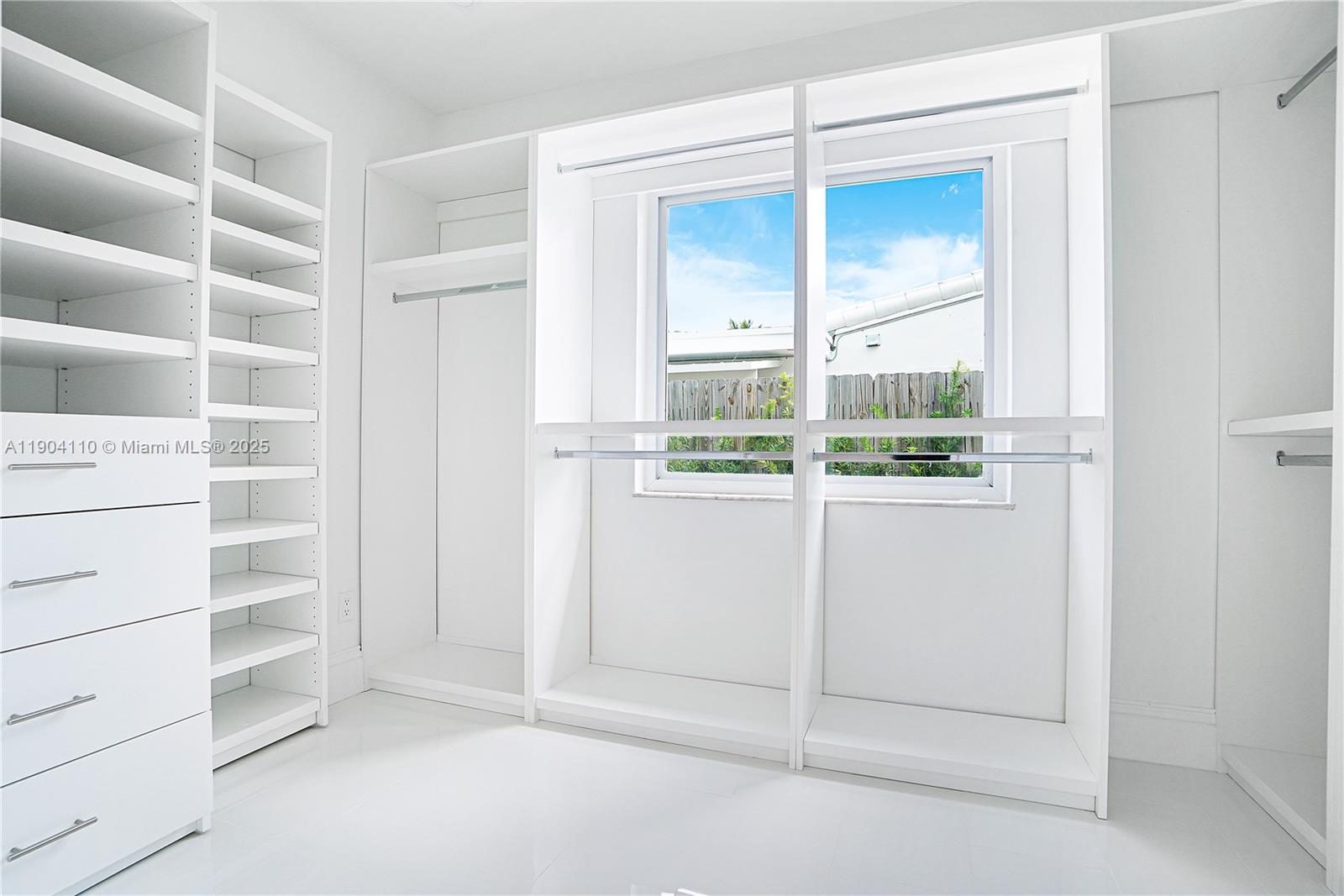 365 W Enid Dr