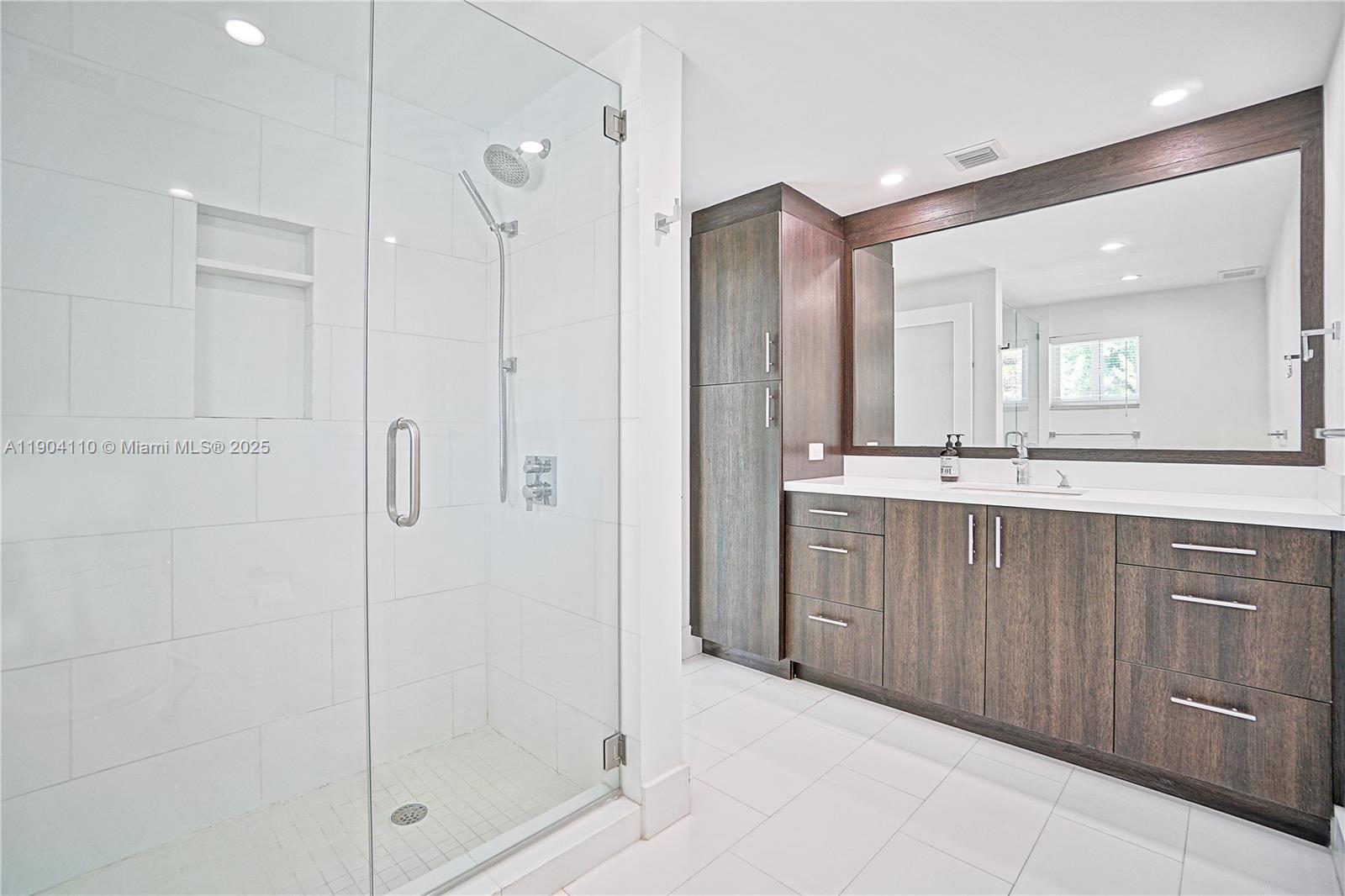 365 W Enid Dr