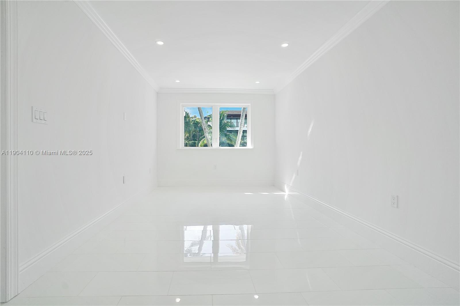 365 W Enid Dr