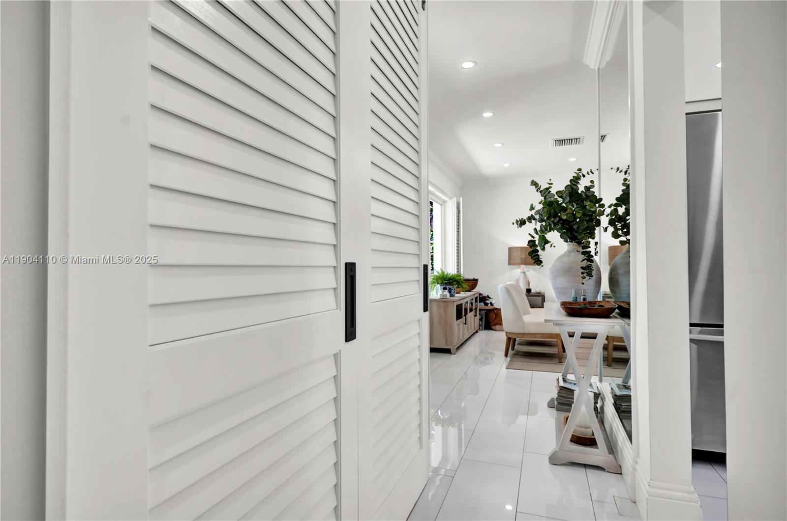 365 W Enid Dr