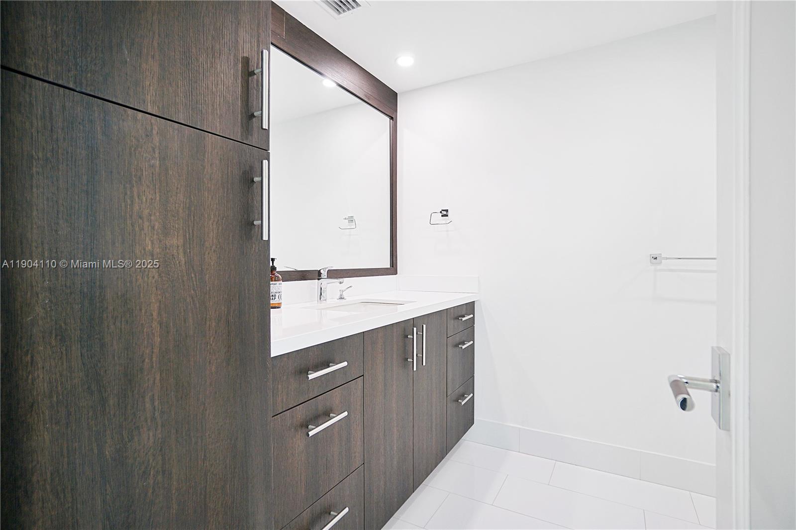 365 W Enid Dr