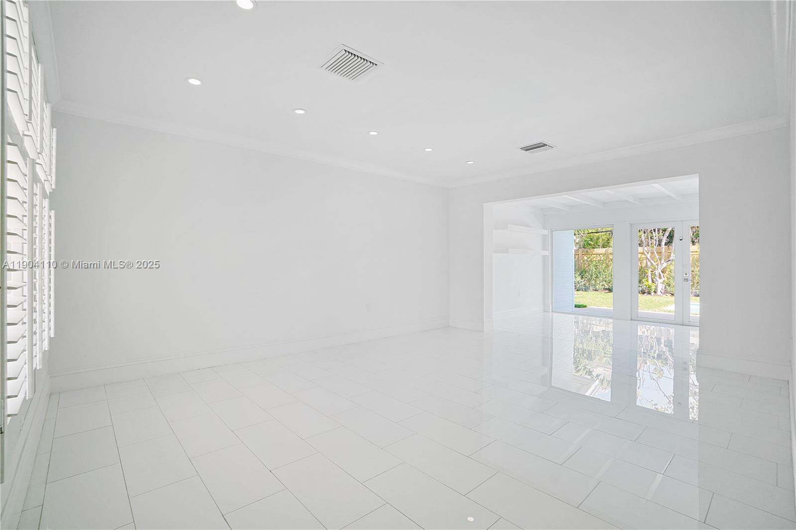 365 W Enid Dr