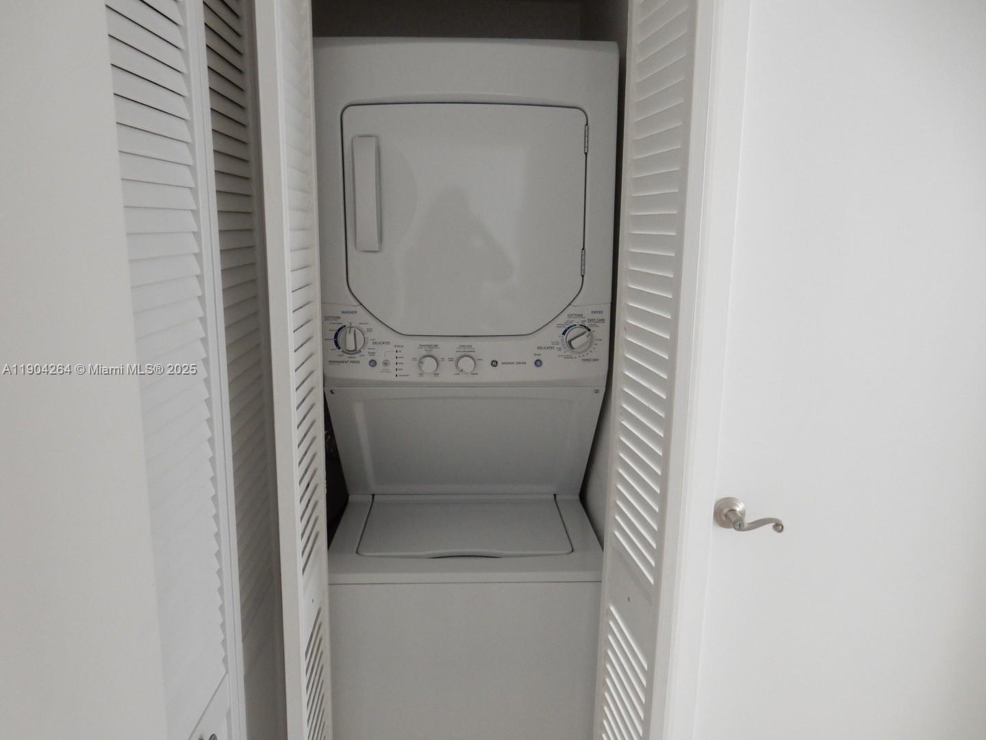 1420 Brickell Bay Dr # 1406D