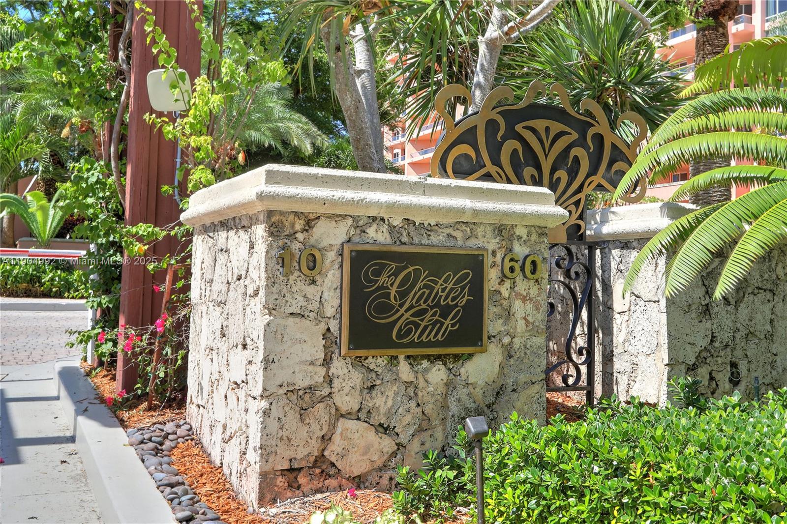 10 Edgewater Dr # 4F