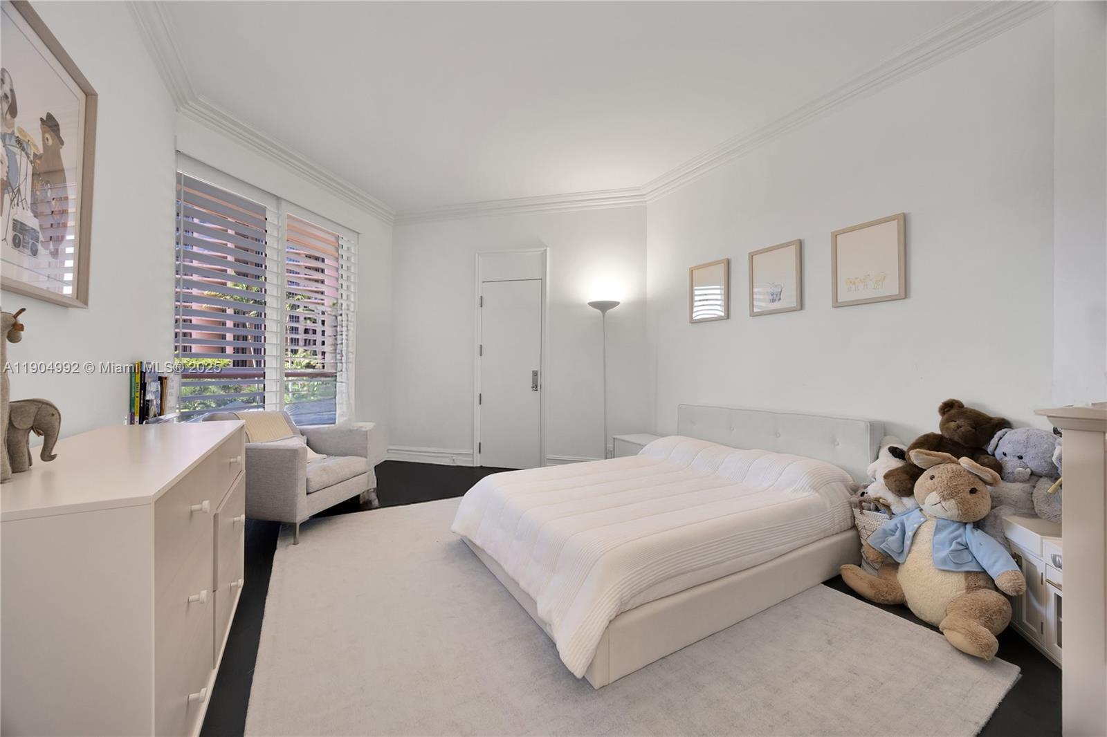 10 Edgewater Dr # 4F
