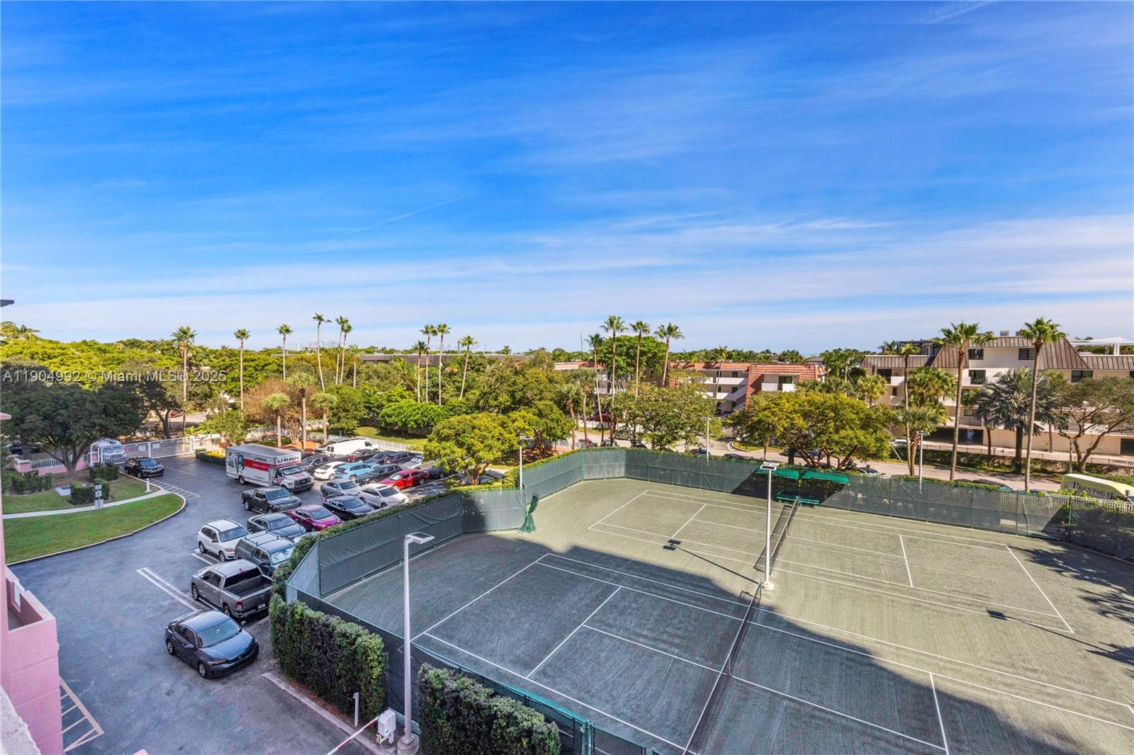 10 Edgewater Dr # 4F