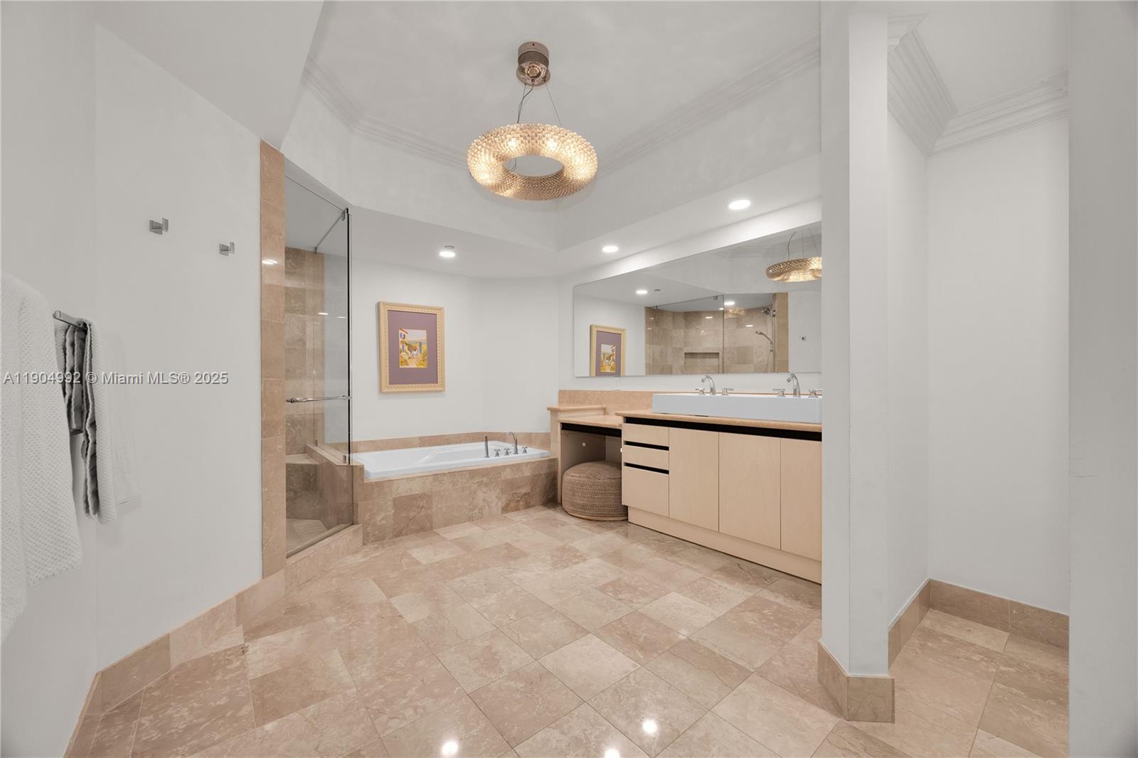 10 Edgewater Dr # 4F