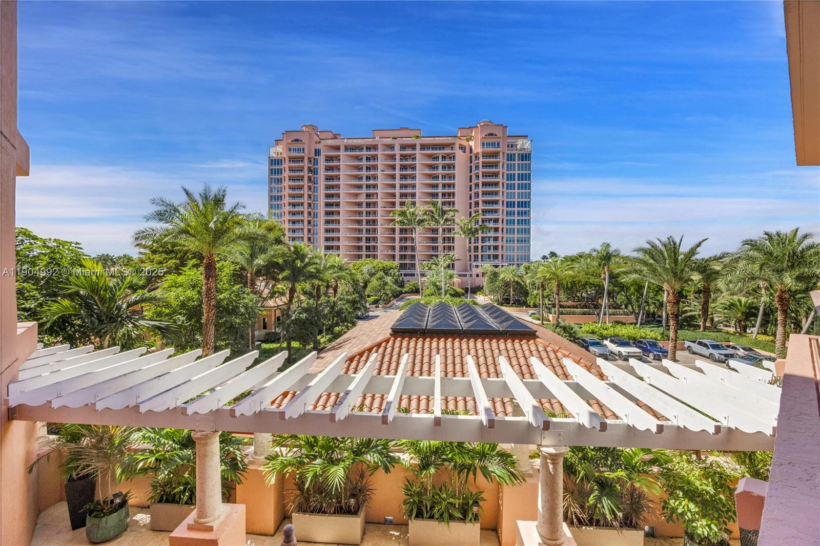 10 Edgewater Dr # 4F