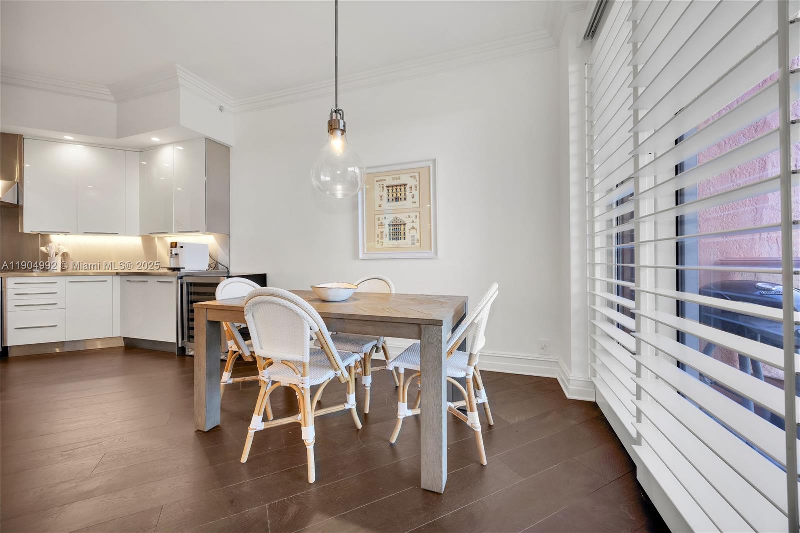 10 Edgewater Dr # 4F
