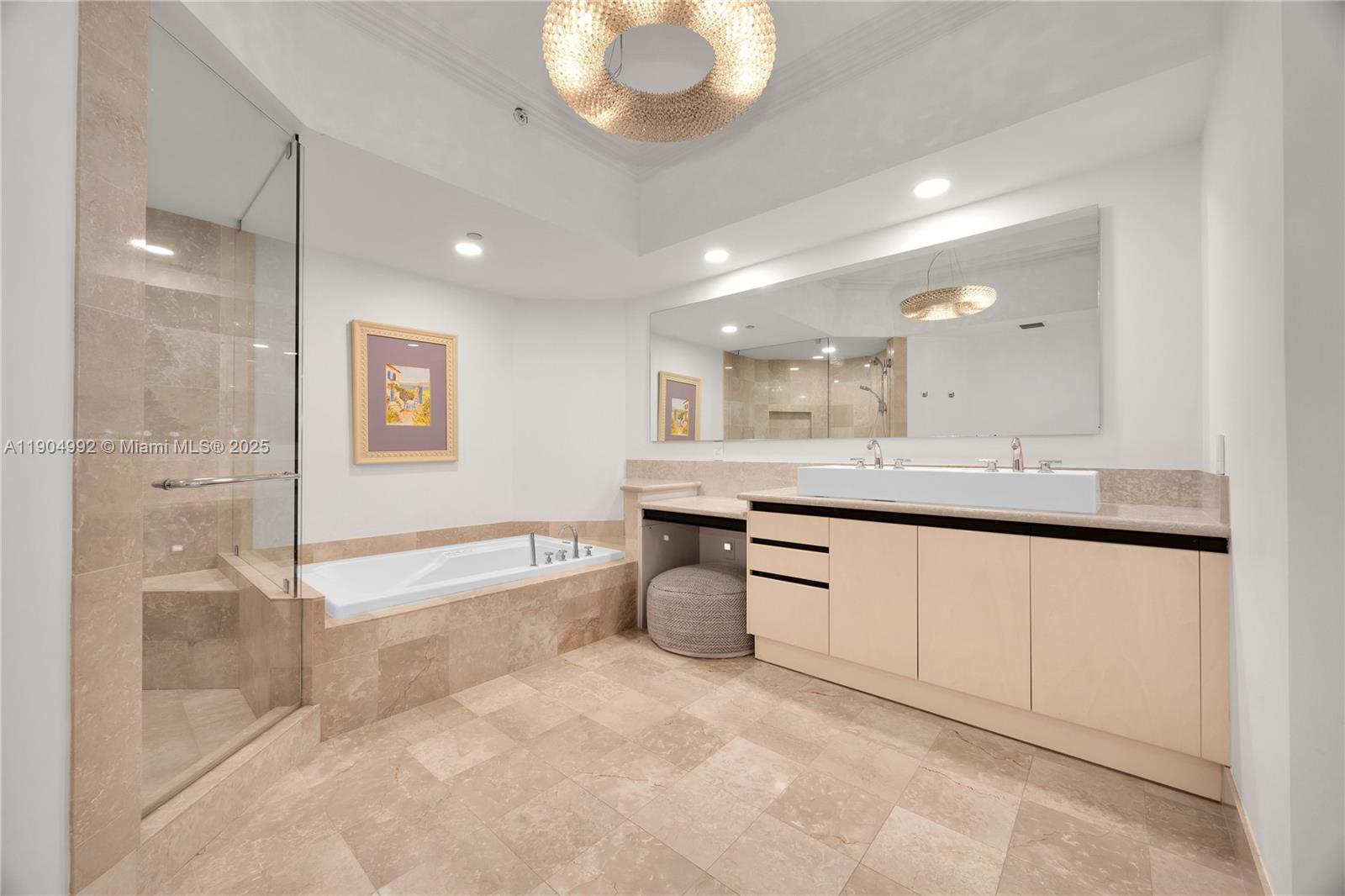 10 Edgewater Dr # 4F