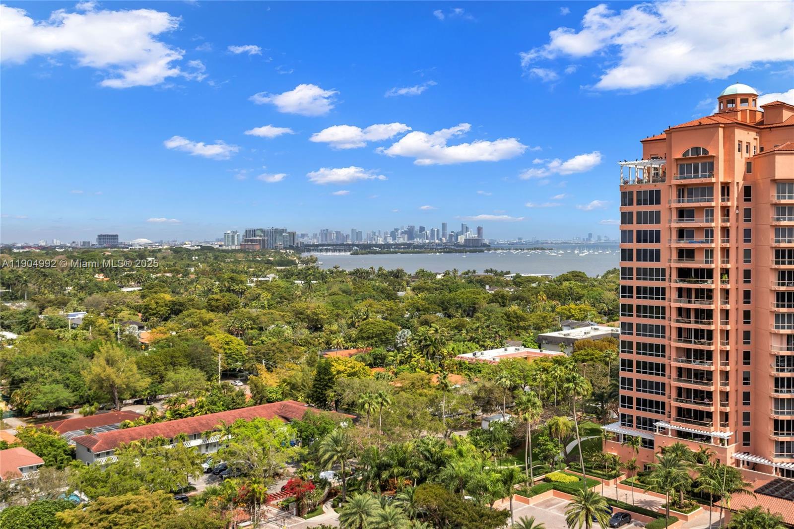 10 Edgewater Dr # 4F