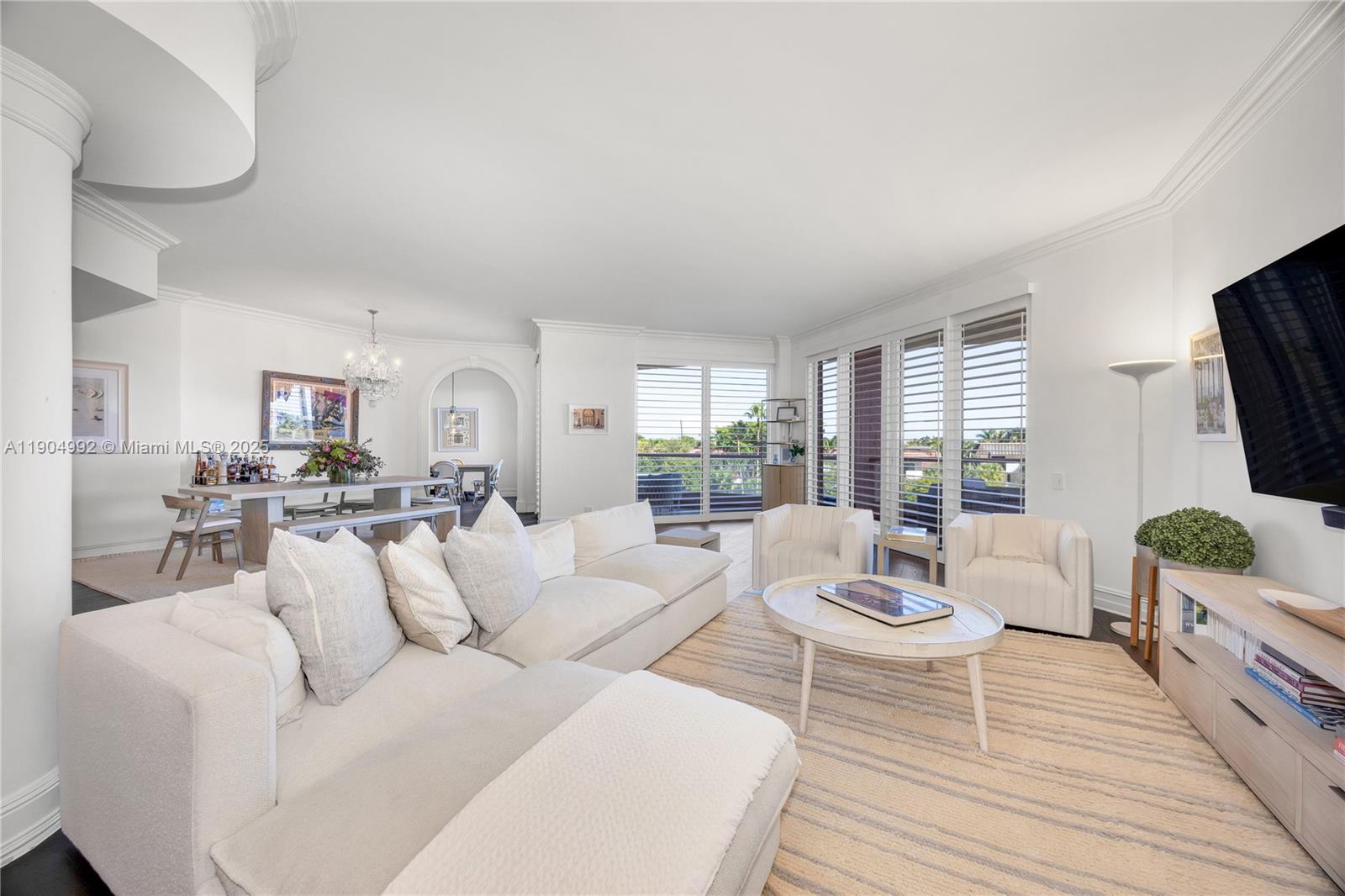 10 Edgewater Dr # 4F