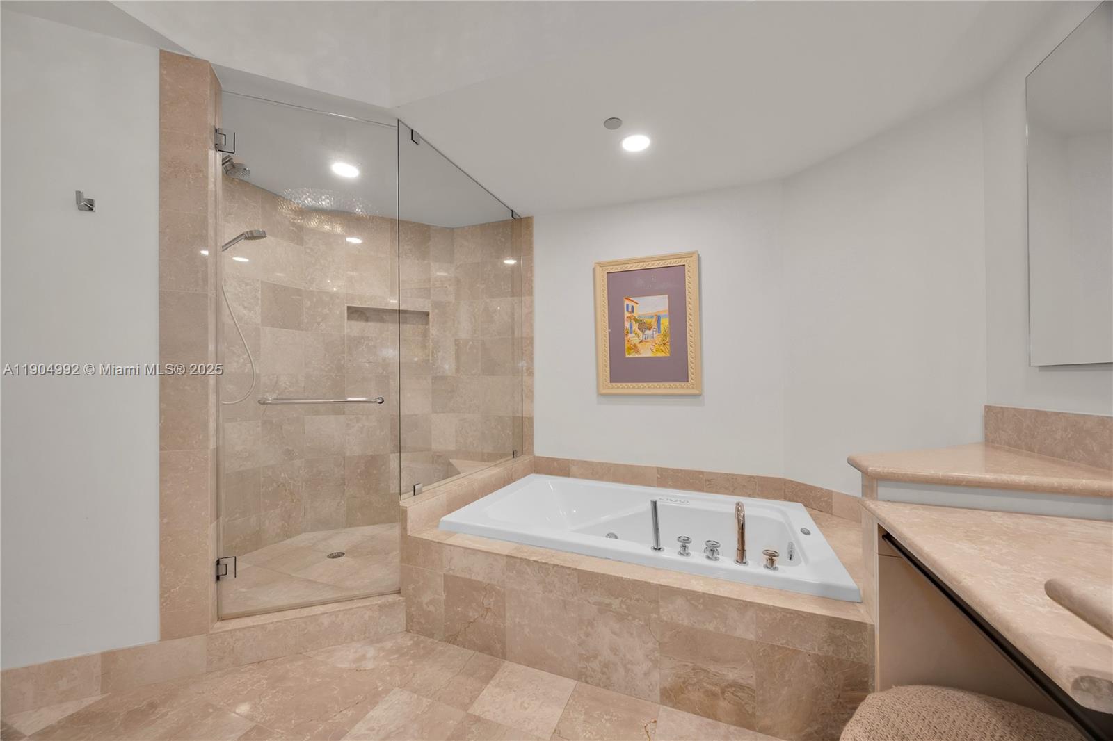10 Edgewater Dr # 4F