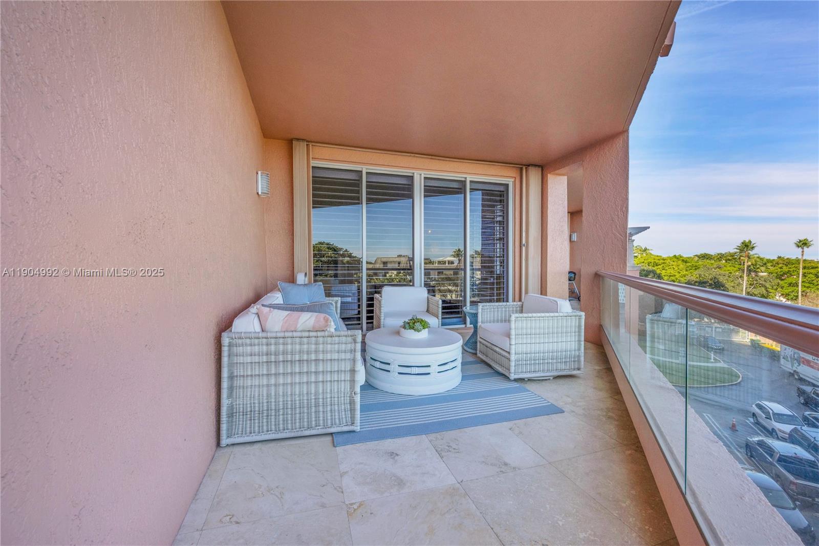 10 Edgewater Dr # 4F