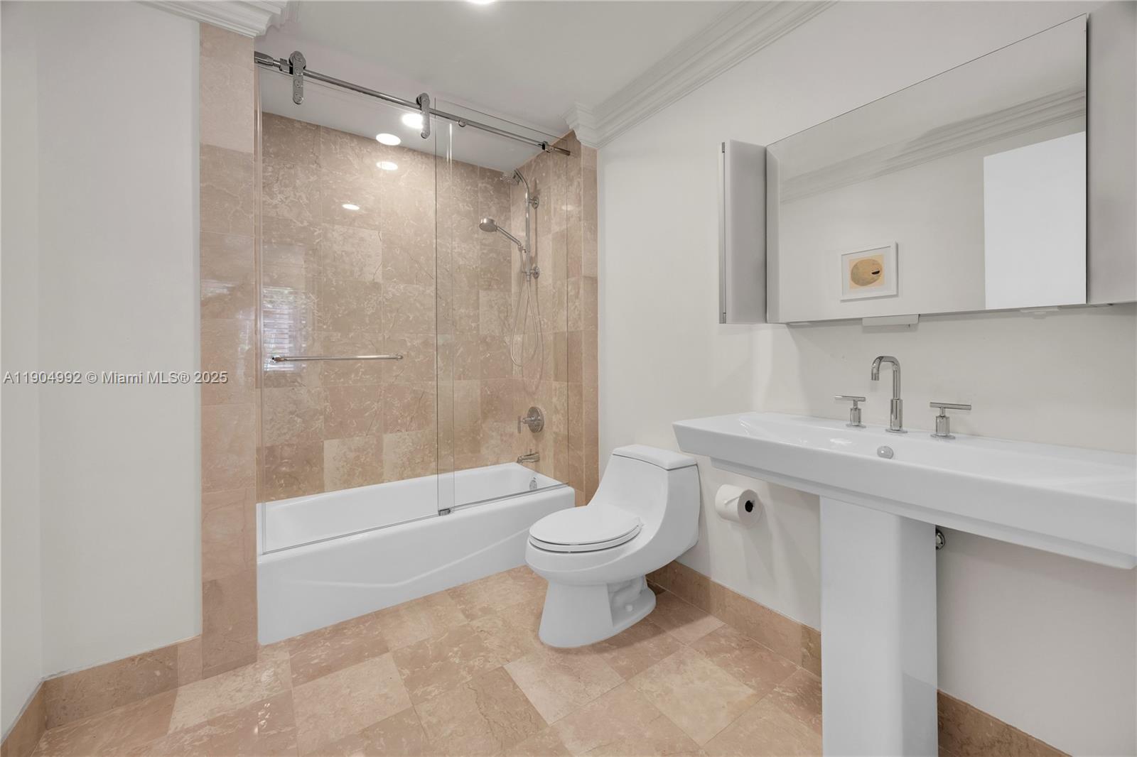 10 Edgewater Dr # 4F