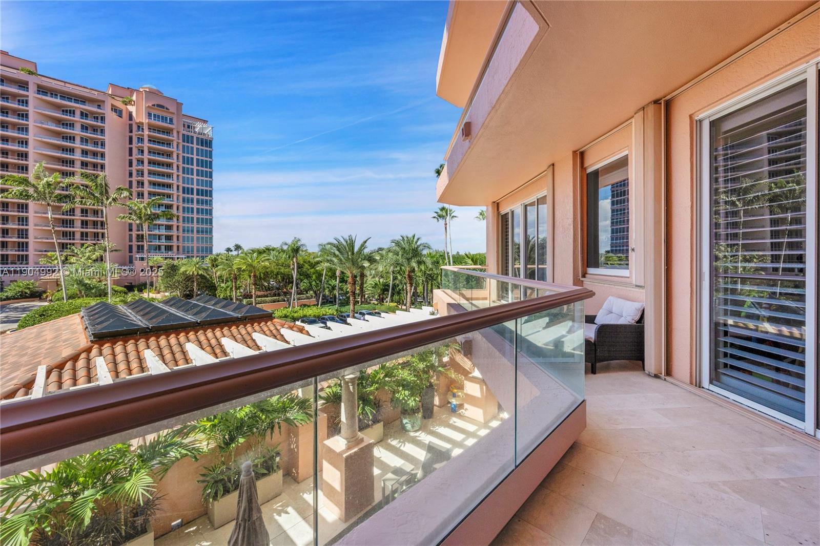 10 Edgewater Dr # 4F