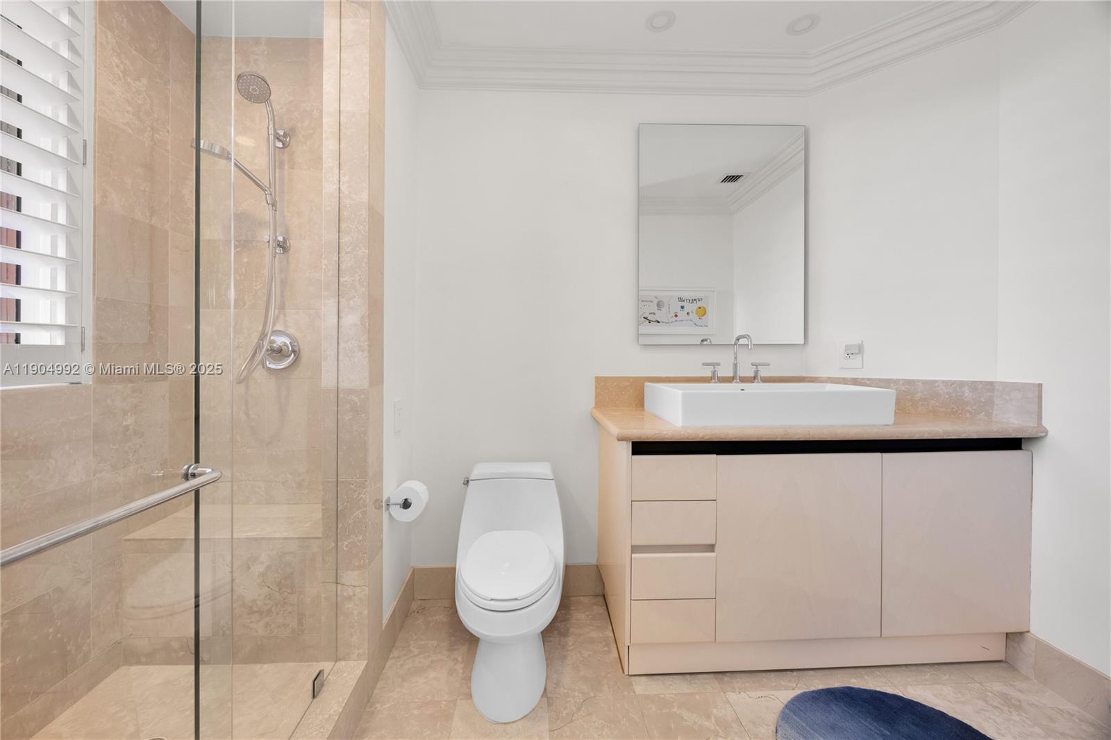 10 Edgewater Dr # 4F