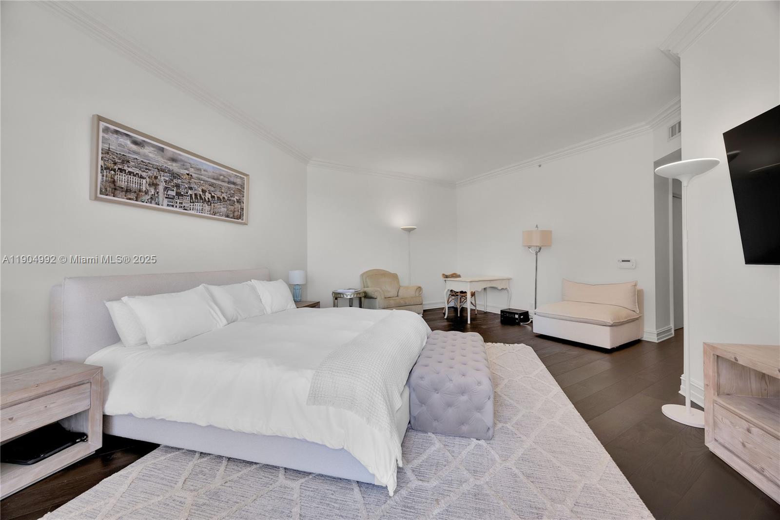10 Edgewater Dr # 4F