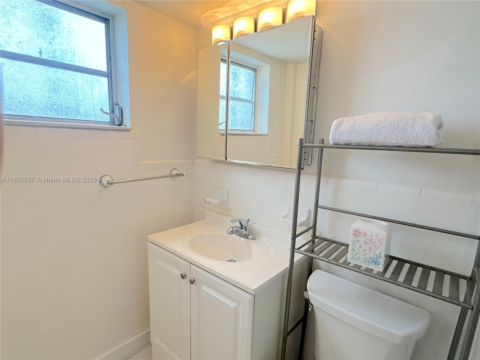 9700 E Bay Harbor Dr # 408