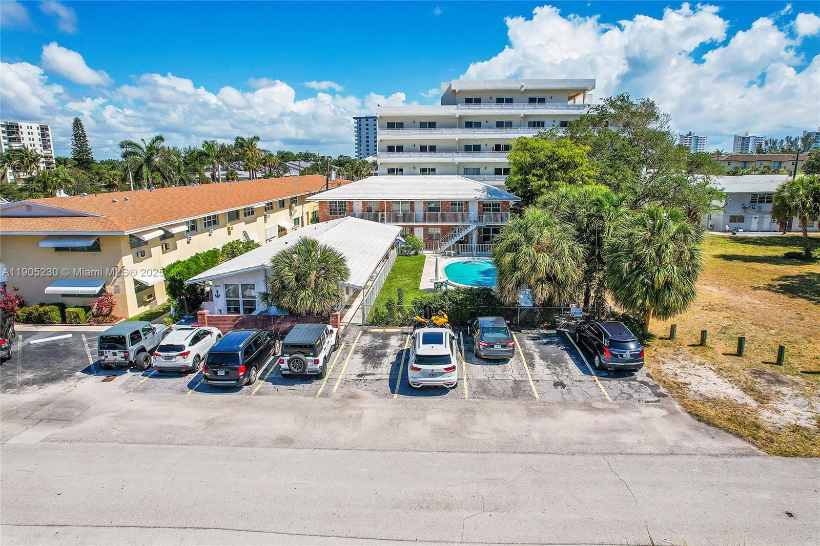 3217 NE 11th St # 10