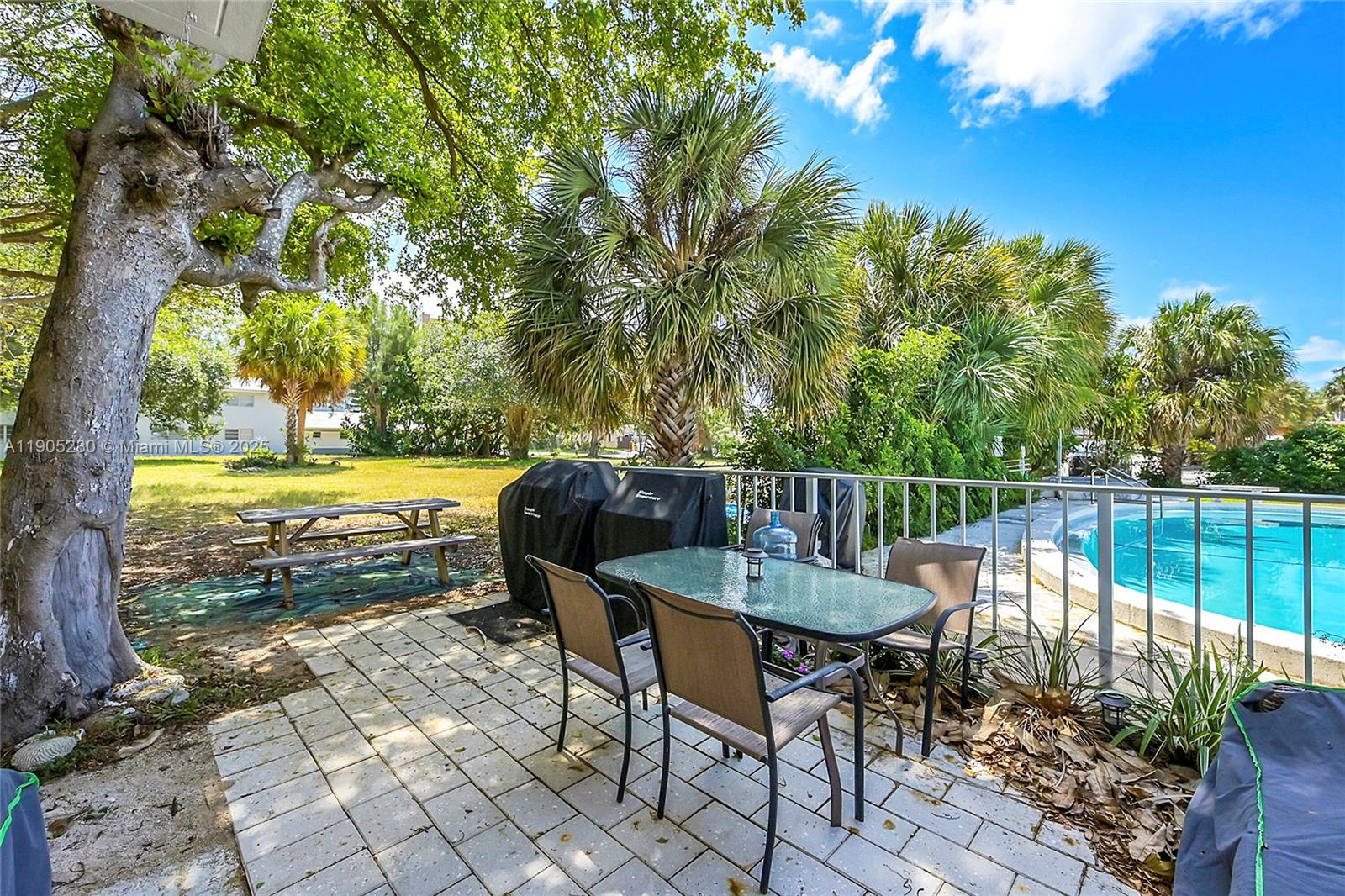 3217 NE 11th St # 10