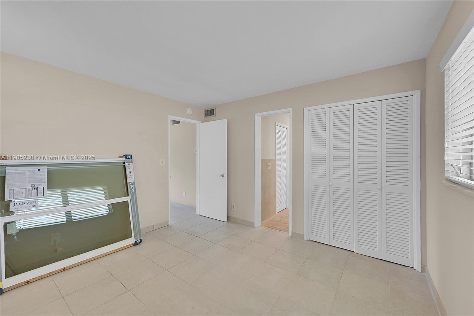 3217 NE 11th St # 10