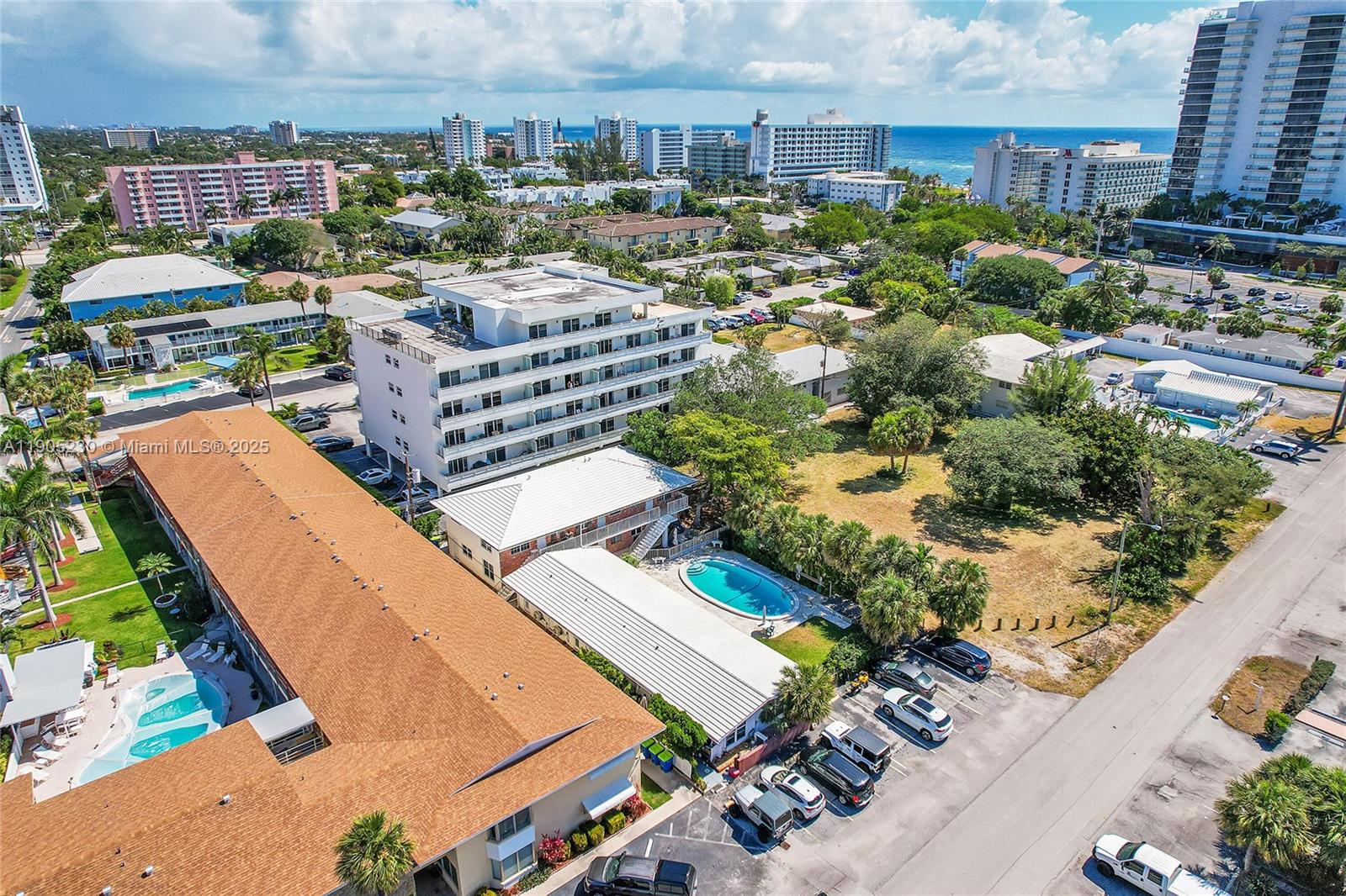 3217 NE 11th St # 10