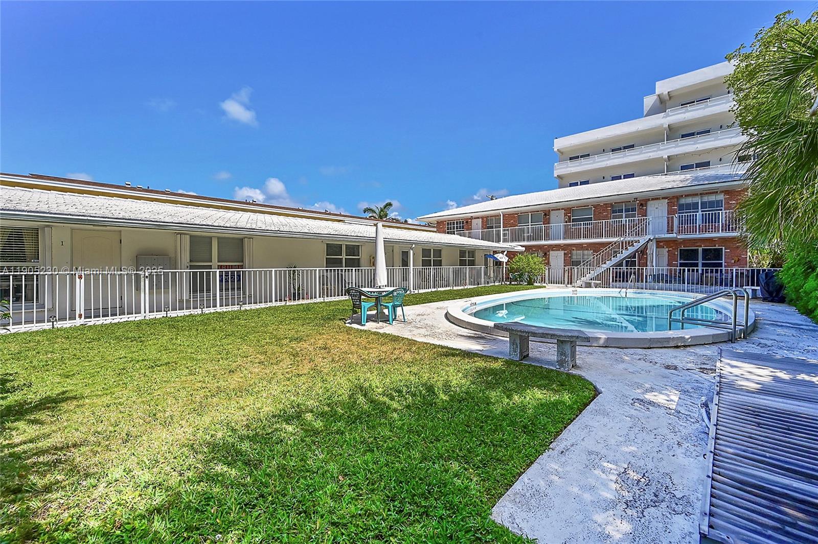 3217 NE 11th St # 10