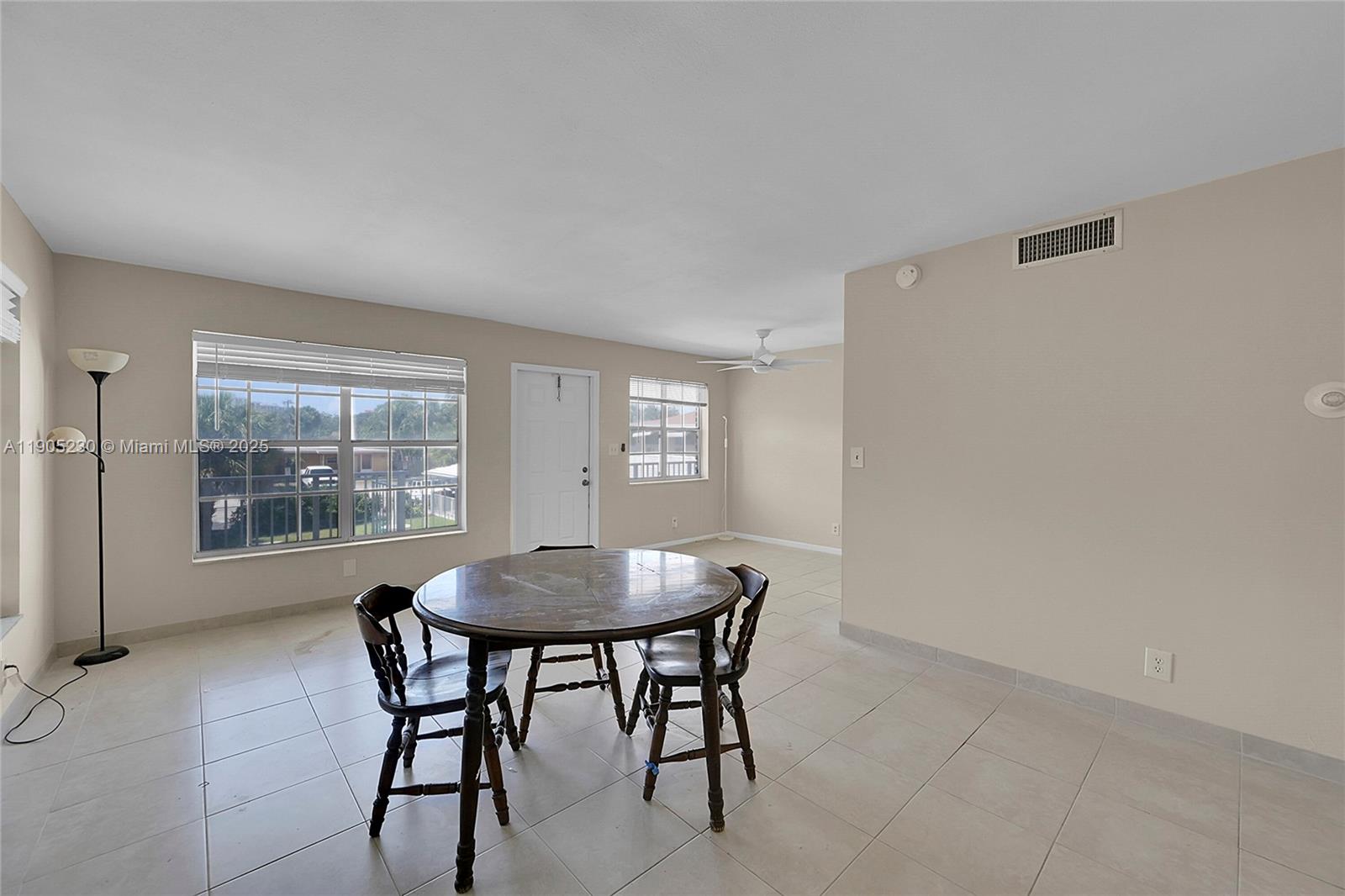 3217 NE 11th St # 10