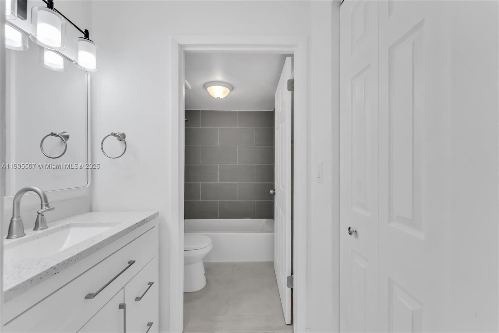 9730 Hammocks Blvd # 28 Unit: 101-28