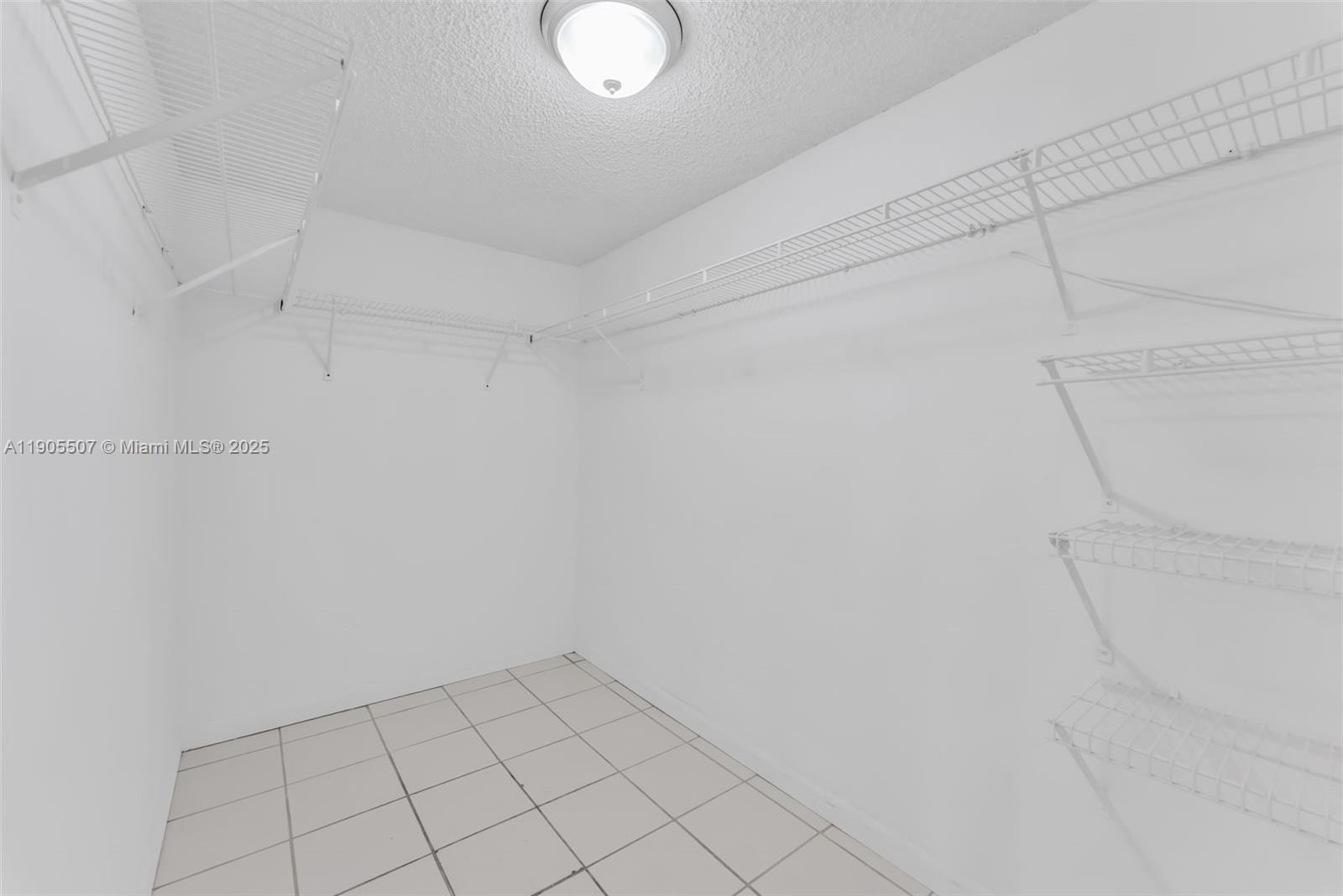 9730 Hammocks Blvd # 28 Unit: 101-28