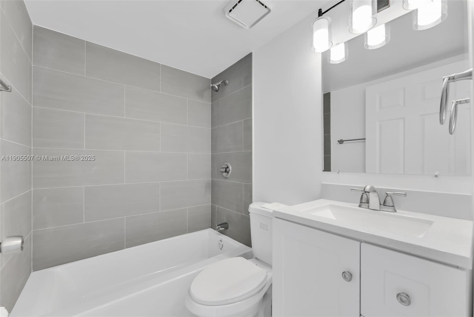 9730 Hammocks Blvd # 28 Unit: 101-28