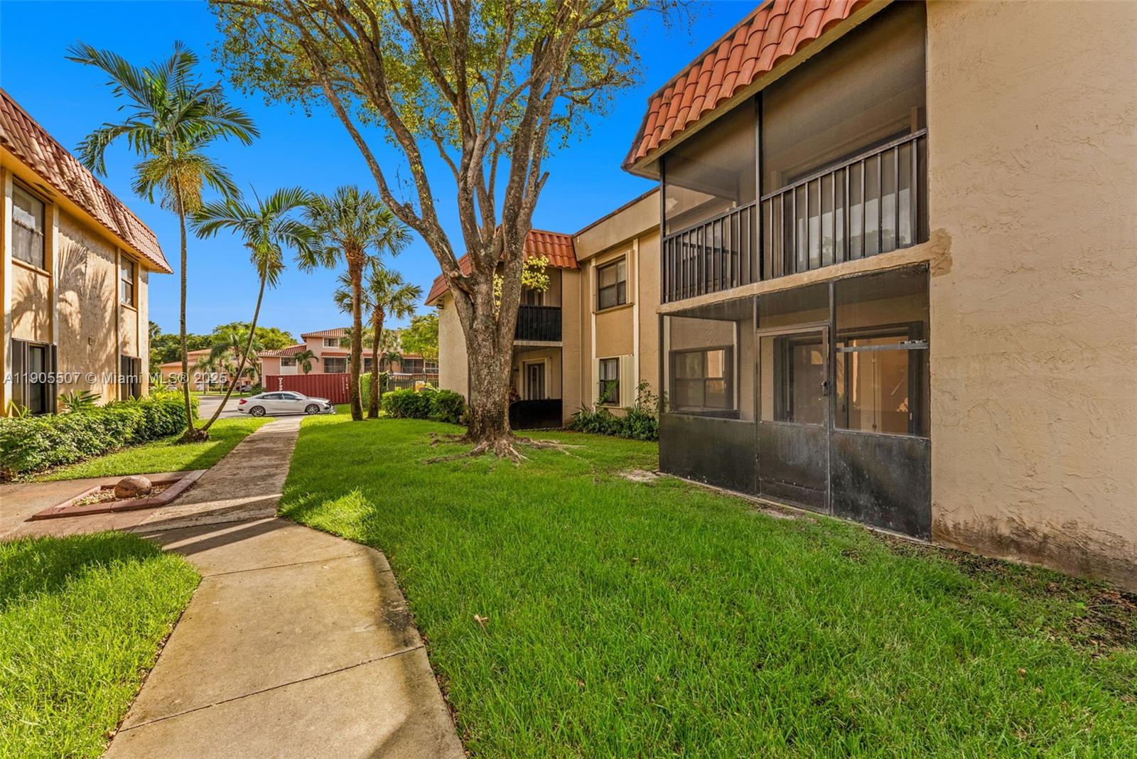 9730 Hammocks Blvd # 28 Unit: 101-28