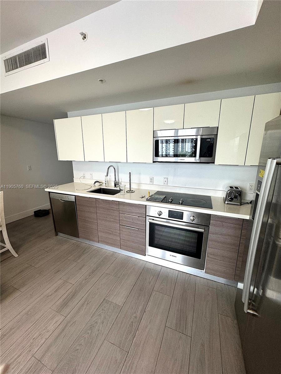 1010 SW 2nd Ave # 910