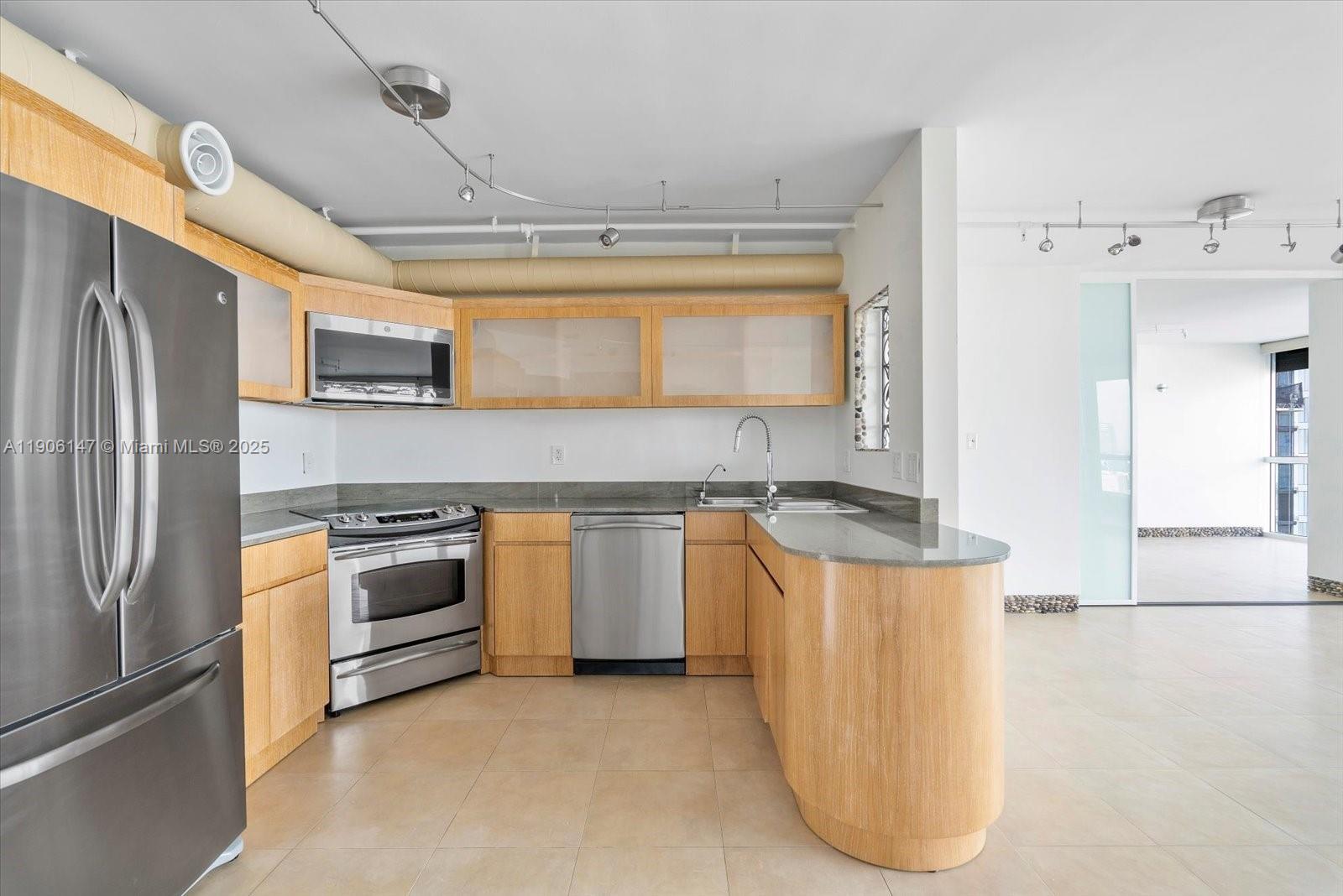 21205 NE 37th Ave # 2204