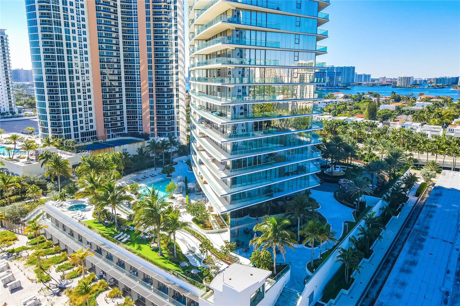 18975 Collins Ave # 2904
