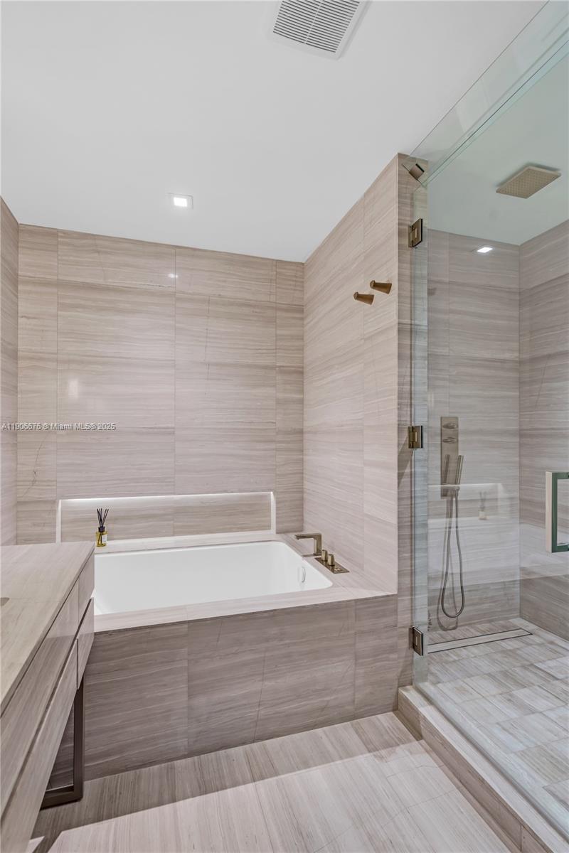 18975 Collins Ave # 2904
