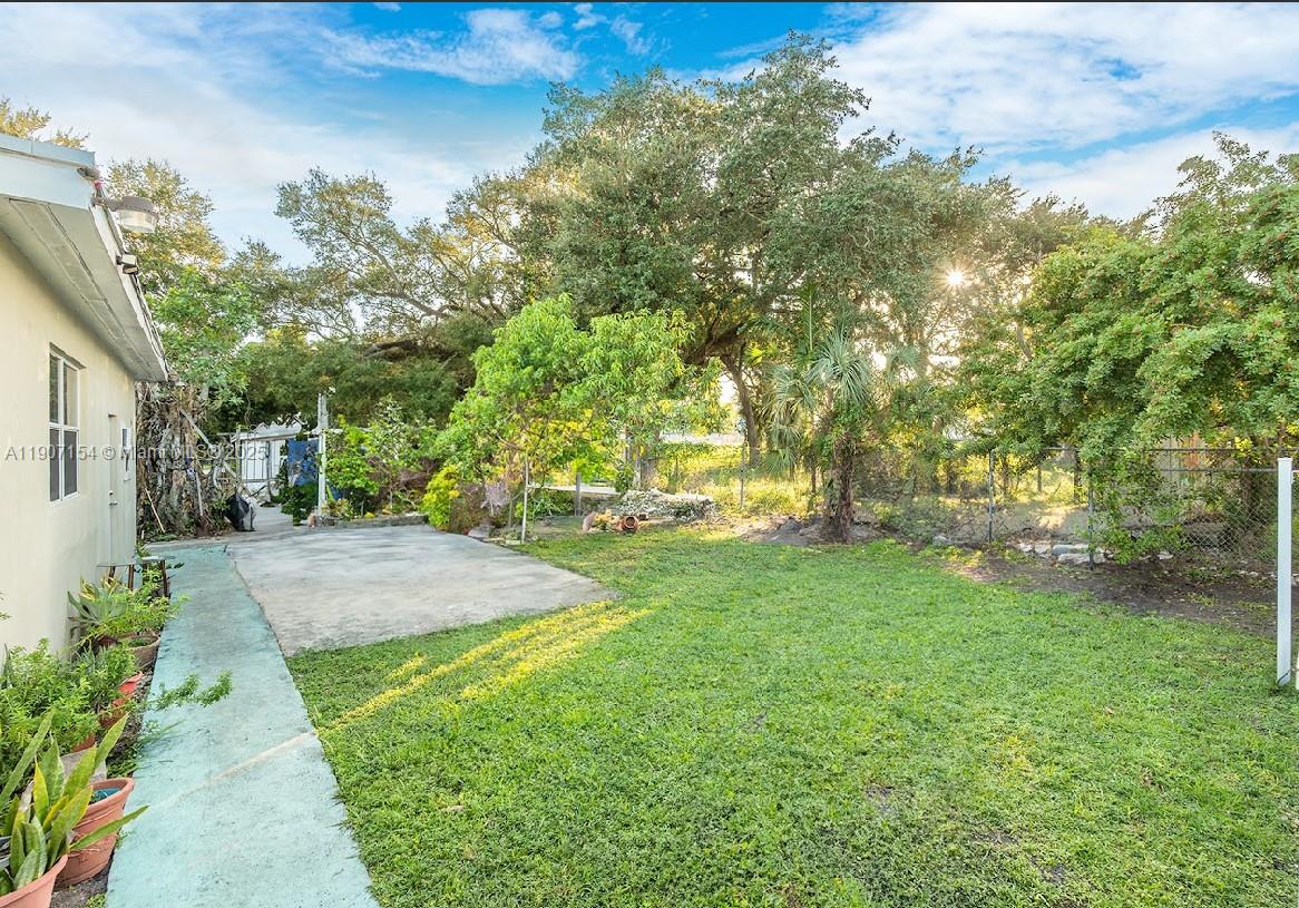 2902 NW 11th St # 2B