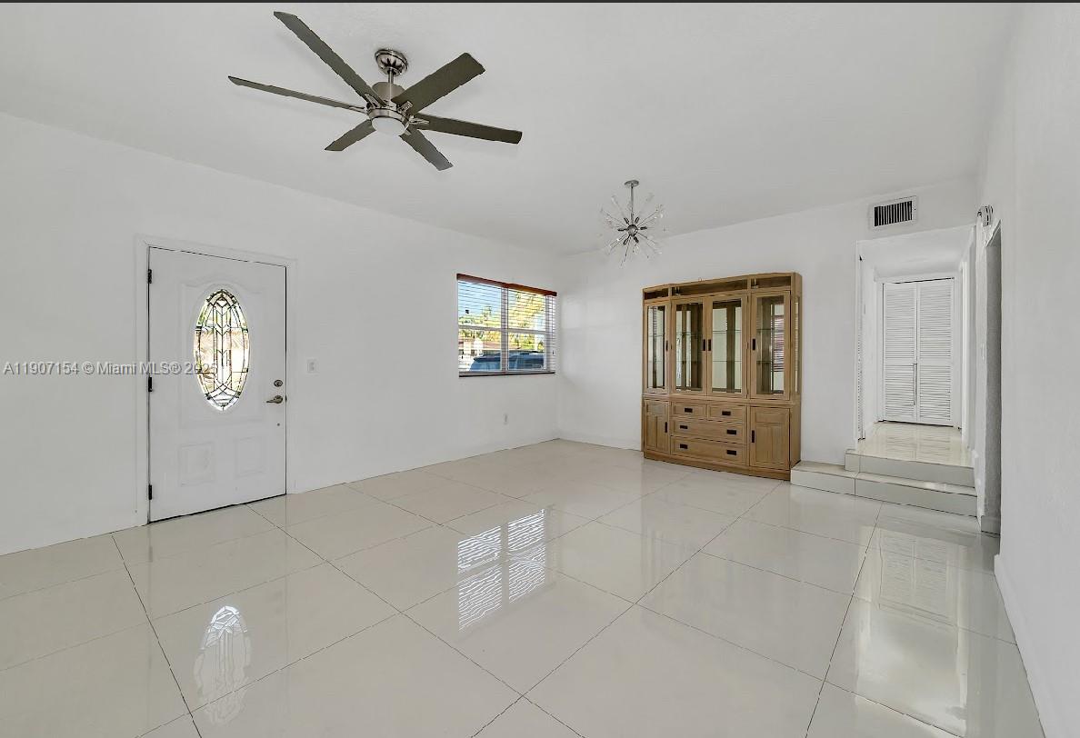 2902 NW 11th St # 2B