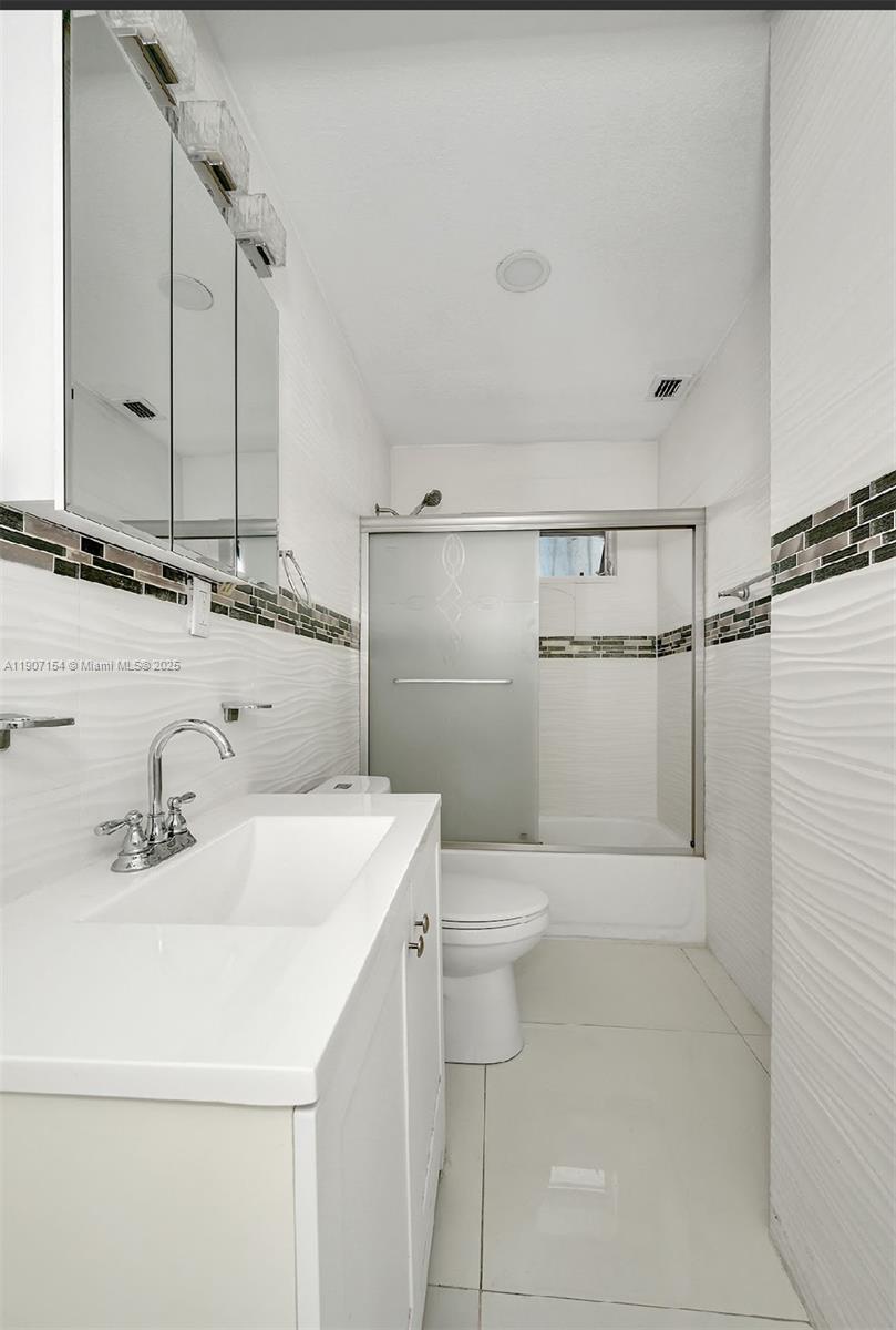 2902 NW 11th St # 2B