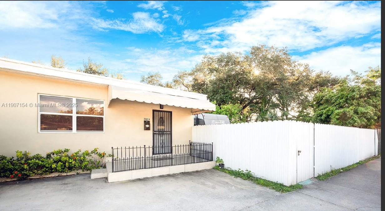 2902 NW 11th St # 2B