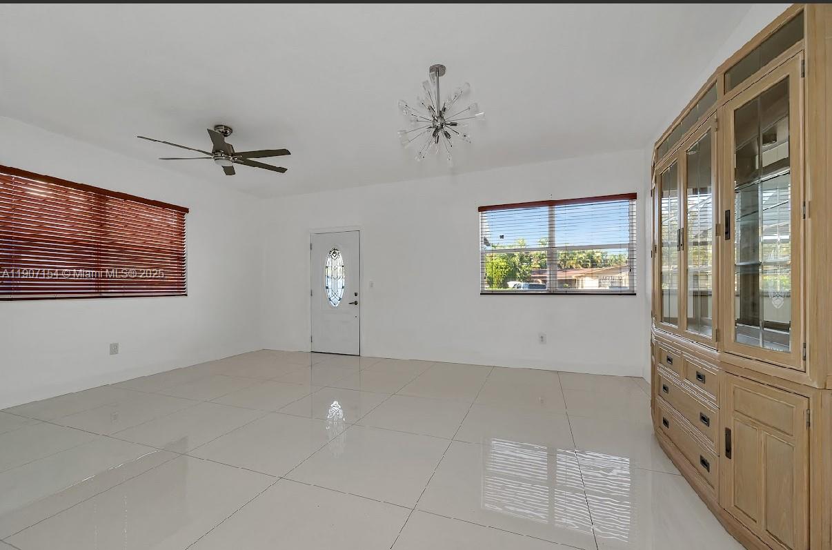 2902 NW 11th St # 2B